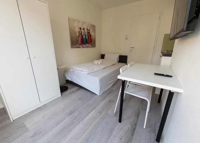 Cozy With Balcony In The Be37 Zurich